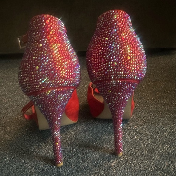 Beautiful Steve Madden red heel with swarovski. - Picture 4 of 6